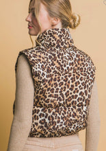 Load image into Gallery viewer, Leopard Print Zip Up Puffer Vest (S-L)
