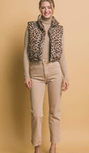 Load image into Gallery viewer, Leopard Print Zip Up Puffer Vest (S-L)
